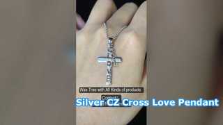 Collana con ciondolo croce CZ in argento sterling