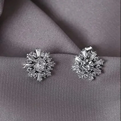 Gli orecchini fatti a mano rotondi del perno dell'oro, adattano i 925 orecchini d'avanguardia di Sterling Silver CZ