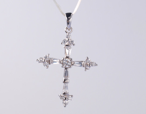 Nuova collezione di croce 925 argento sterling pendente religioso con zirconia cubica luccicante ghiaccio pendente di croce