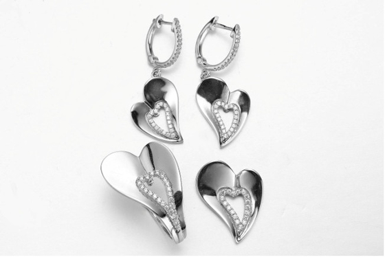 Zircone di Telesthesia Sterling Silver Double Heart Necklace