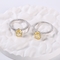 L'uovo ha modellato gli anelli d'argento degli anelli di fidanzamento 2.6g 925 CZ di Moissanite che brillano