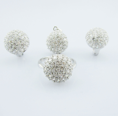 Eleganti orecchini in argento 925 con catena di chiusura per aragoste