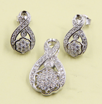 Gioielli DIY Orecchini d'argento Sterling CZ Ipoallergenico con accenti CZ Drop Orecchino Stud AAA CZ dolce argento sterling