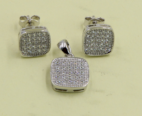 AAA CZ Solitaire Stud Orecchini in argento sterling per gioielleria