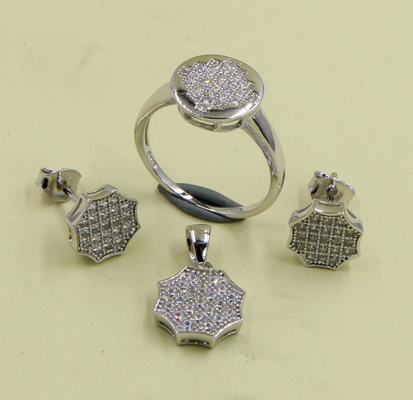 2-5g Ovale 925 Argento Cubico Zirconia Stud Orecchini per gioielleria