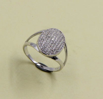 Scintillanti anelli di fidanzamento in argento CZ 925 adornati con pietre di zirconia cubica di grado AAA