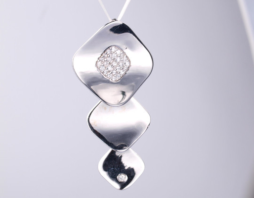 18k Oro Bianco Verniciato Geometrico 925 Sterling Silver Pendente Unisex Pendente Cuscino Pendente con Catena Elegante Collezione di Festa