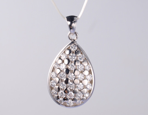 Pear Hollow Geometric 925 Sterling Silver Pendant per donne 925 Silver CZ Pendant Aggiungi un tocco di lusso alla tua collezione di gioielli 925 Silver CZ Pendant 925 Silver CZ Pendant La scelta perfetta