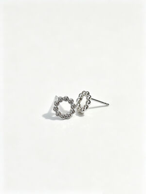Orecchini in Argento 925 Rodiato Bianco con Zirconia Cubica Rotonda e Cerchio, delicati e scintillanti zirconi cubici incastonati in argento sterling, ideali per l'uso quotidiano e occasioni speciali