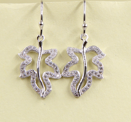 Orecchini a coltello in argento sterling Orecchini a punta in argento sterling con zirconia cubica Orecchini a goccia in argento sterling Orecchini in argento puro